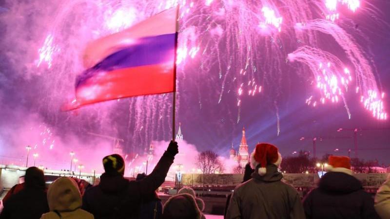 Россиянам предложили давать дополнительные дни отпуска за смену в новогоднюю ночь