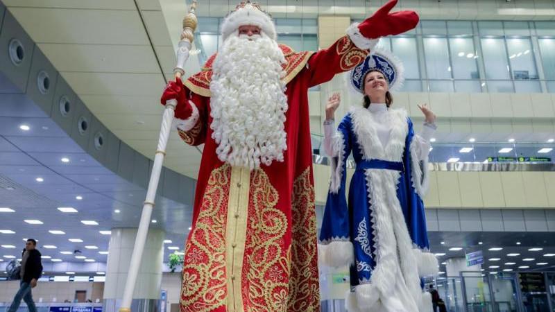 Всероссийский Дед Мороз поздравил жителей страны с Новым годом