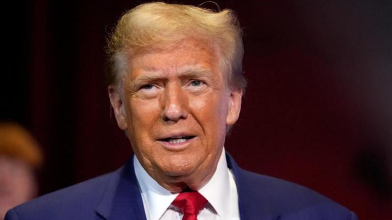 Трамп рассказал, что не может долго спать