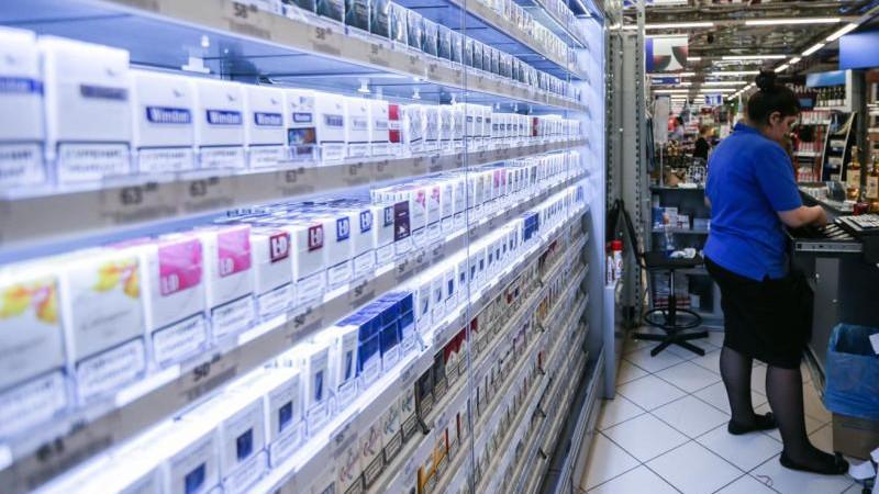 В России больше нельзя продавать сигареты и вейпы на остановках
