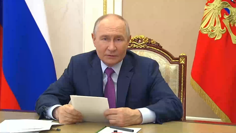 Путин призвал увеличить число часов русского языка при подготовке педагогов