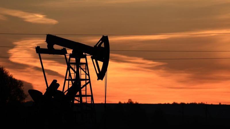 Цена нефти Brent на ICE впервые с 27 февраля опустилась ниже $71