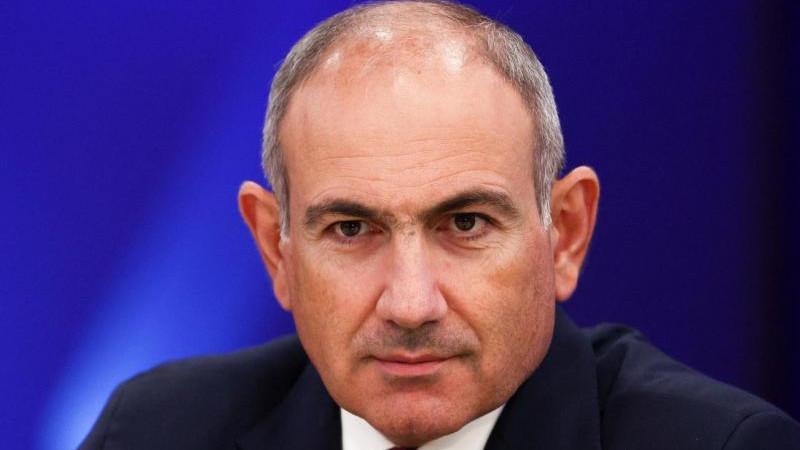 Пашинян проводил фон дер Ляйен в аэропорт по окончании ее визита в Армению