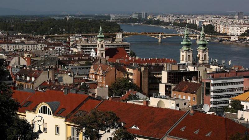 Венгрия заявила, что не намерена поставлять вооружения Украине