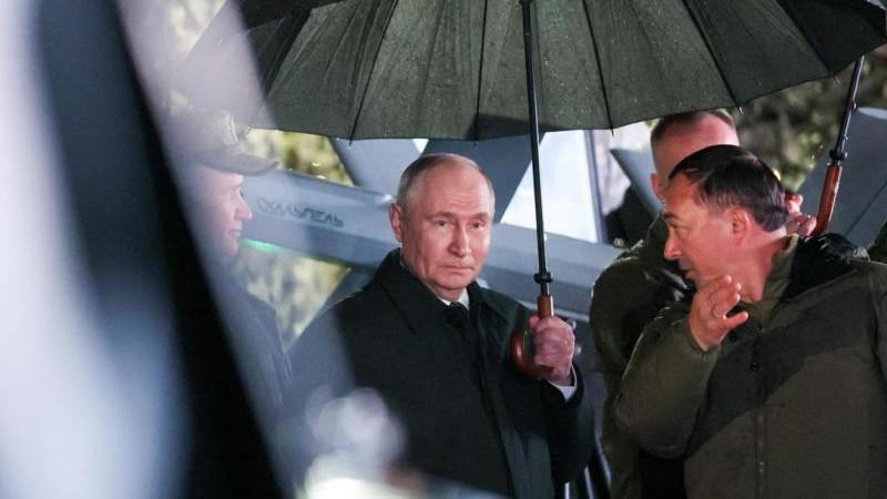Путину показали реактивные ударные беспилотники "Герань"