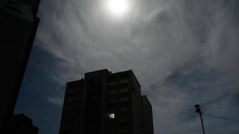 El País: взрывы в Венесуэле были слышны вблизи военных объектов и аэропортов