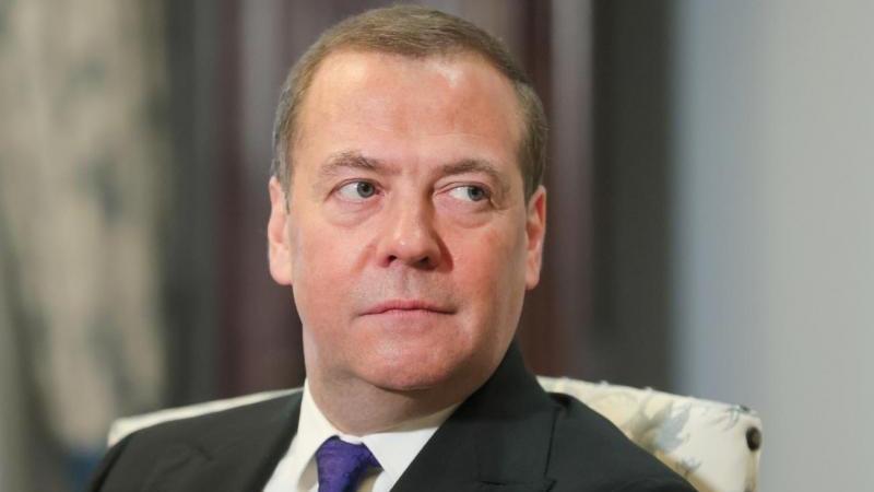 Медведев призвал ФРГ отказаться от прямой конфронтации с Россией
