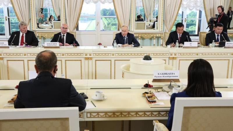 Путин: заключение сделки и контроль России над Донбассом не противоречат друг другу