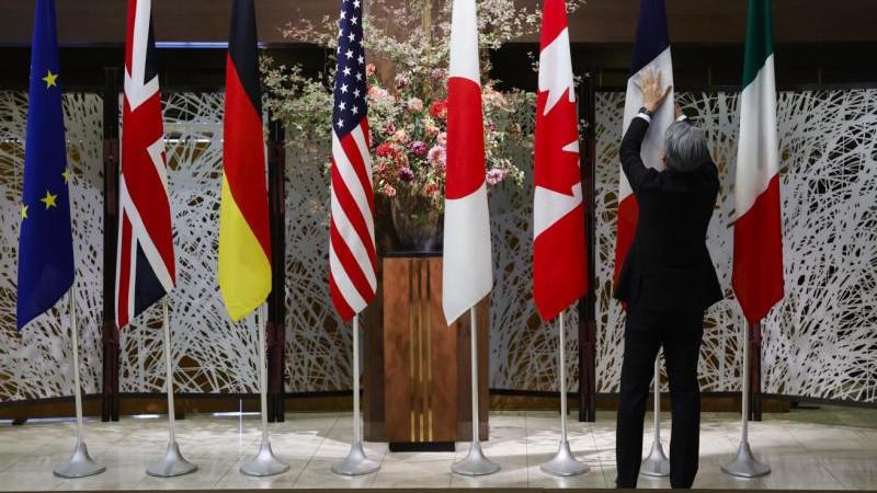 Bloomberg: почти всем странам G7 долги обходятся дороже, чем оборона