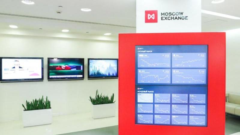 Российский рынок акций снижается на открытии основной торговой сессии