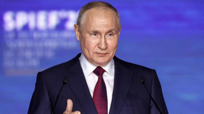 Путин в ответ на письмо Зеленского призвал военных: "Работайте, братья!"