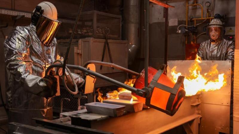Цена золота впервые с 6 июля поднялась выше $4 200