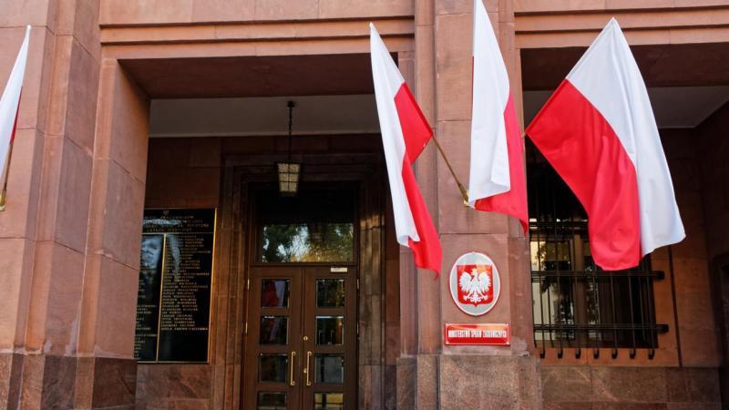 Польша не будет возвращать на Украину мужчин призывного возраста