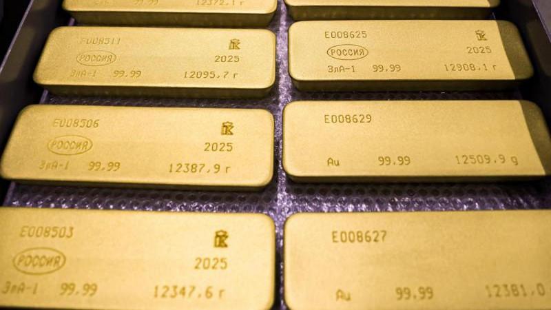 Цена фьючерса на золото впервые с 18 июня поднималась выше $4 300