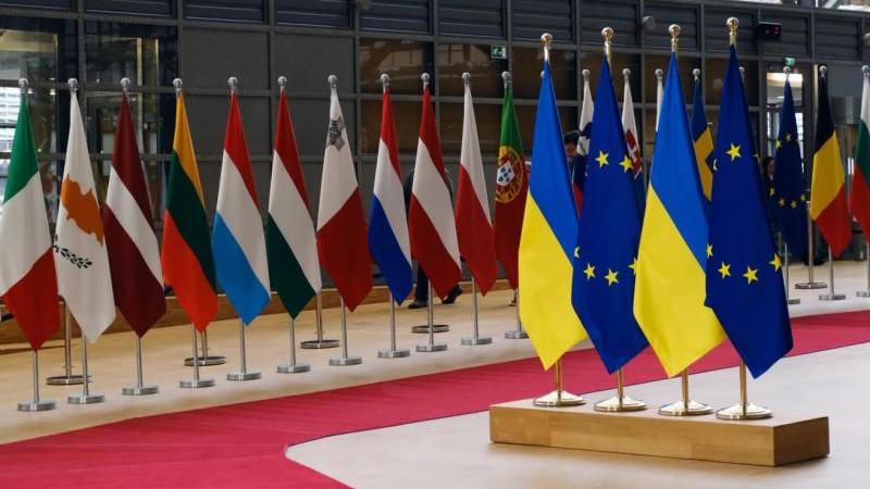 ЕС отменяет защиту для военнообязанных украинцев