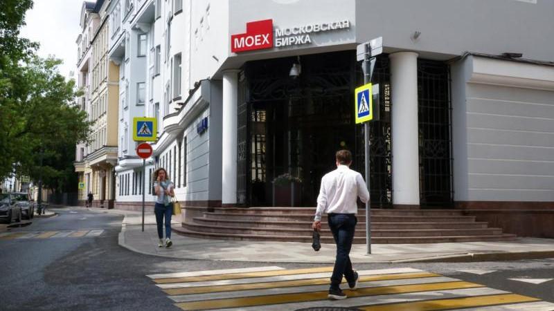 Российский рынок акций растет на открытии торгов