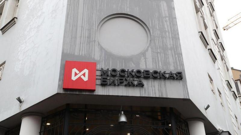 Российский рынок акций растет на открытии основных торгов