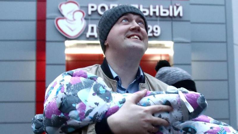 В ГД внесут инициативу о 14 днях отпуска для отцов после рождения ребенка