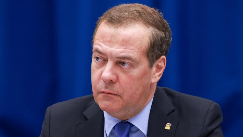 Медведев отметил, что Германия так и не прошла реальную денацификацию