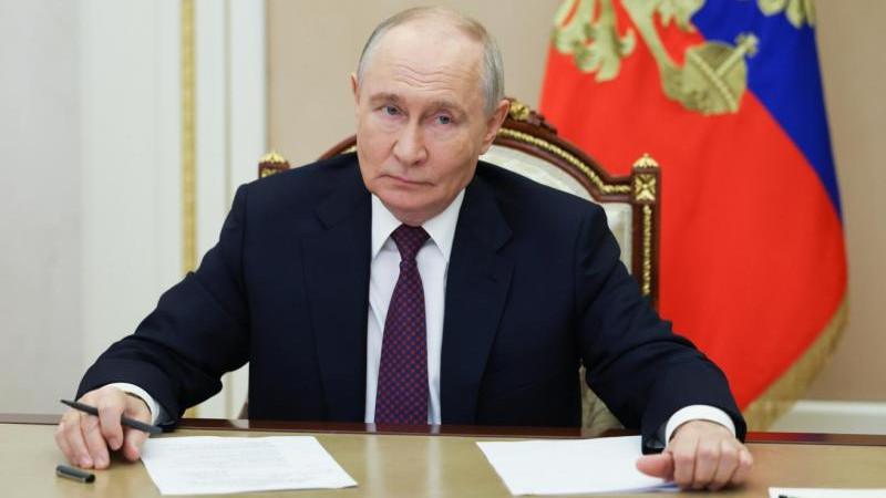 Президент призвал бизнес и науку объединиться для производства батарей в России
