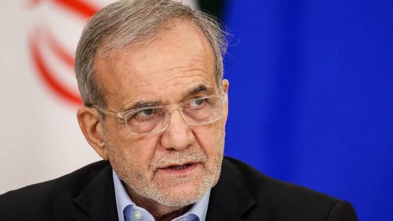 Пезешкиан сообщил о встрече с верховным лидером Ирана