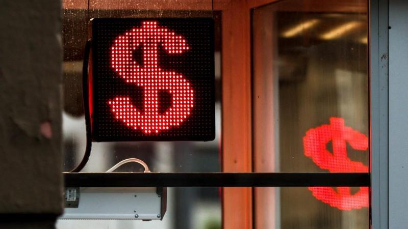 Курс доллара на межбанковском рынке поднимался выше 83 рублей
