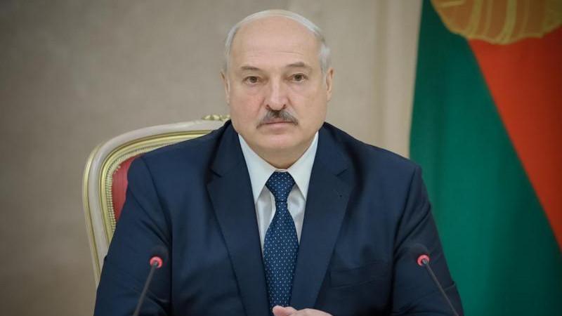 Лукашенко призвал сограждан покупать избы, пока их не скупили россияне