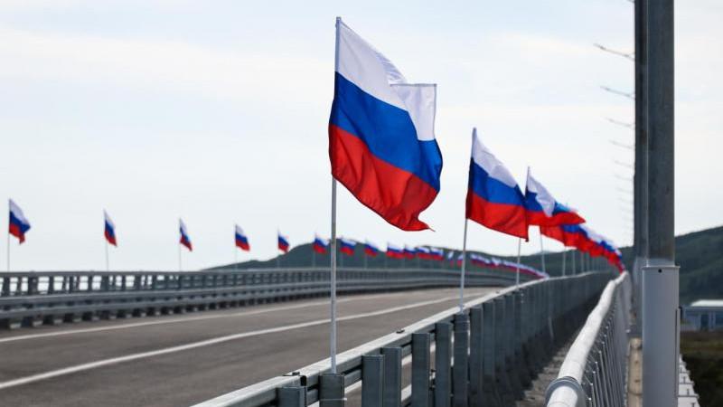 На границе РФ и КНДР запустили движение по автомобильному мосту