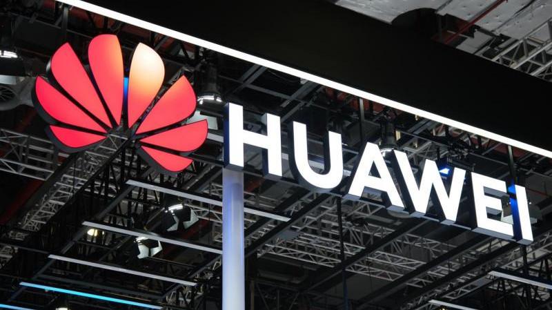 Компания Huawei выпустила складной смартфон с новейшим чипом Kirin 9050 Pro