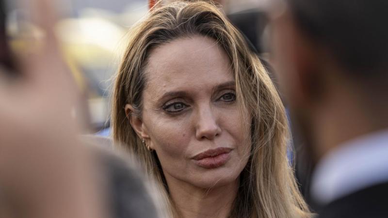 Анджелина Джоли прибыла в Харьков