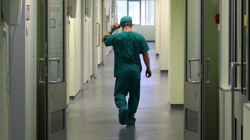 "Ведомости": в России разработают единую систему оплаты труда медицинских работников