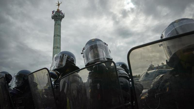 Маск назвал предателями участников протестов во Франции