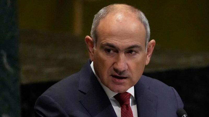 Пашинян считает "судьбоносной ошибкой" движение за присоединение Карабаха