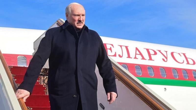 Лукашенко прилетел в Москву