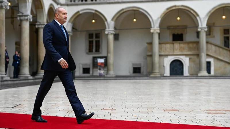Парламент Болгарии избрал Радева новым премьер-министром