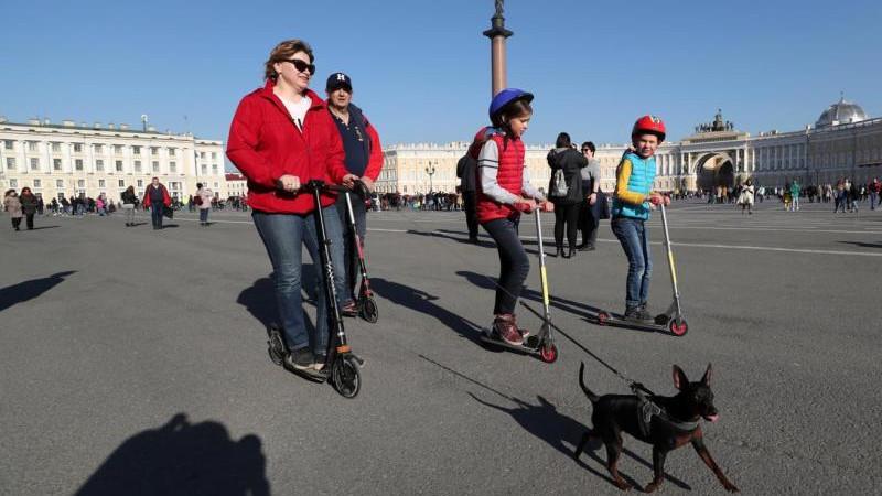 Порядка 1 млн родителей в России получили новую семейную выплату