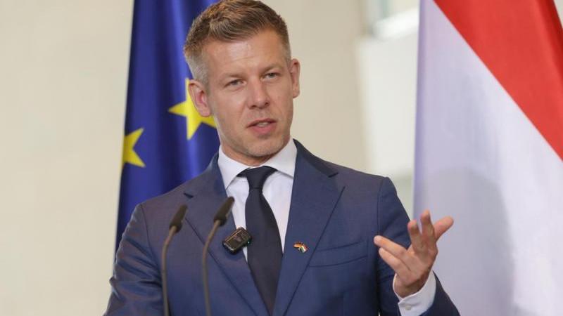 Мадьяр: Венгрия не будет поставлять оружие на Украину