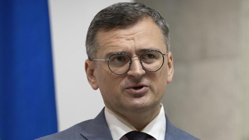 Кулеба рекомендовал украинцам уезжать из Киева и больших городов