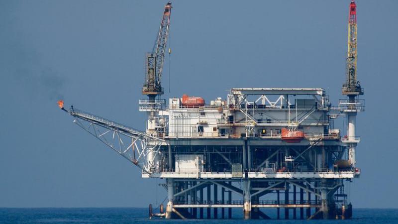 Стоимость нефти Brent впервые с 24 июля поднялась выше $99