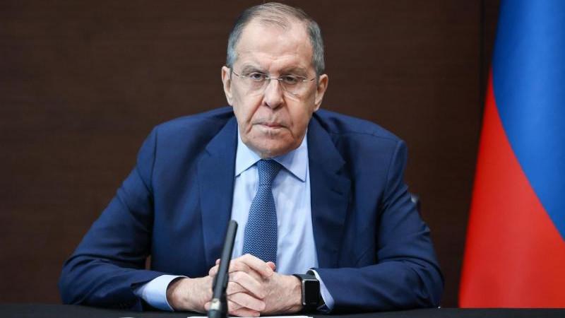 Лавров отметил, что Евросоюз "петушится" о готовности воевать с Россией