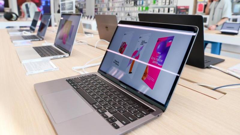 Правительство продлило упрощенный порядок ввоза в РФ смартфонов и компьютеров