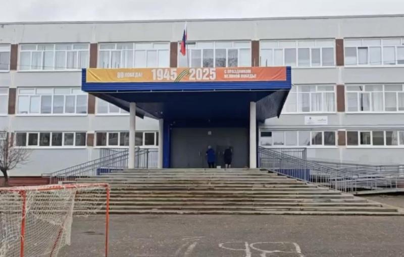 Сотни людей пришли проститься с погибшей учительницей в Добрянке