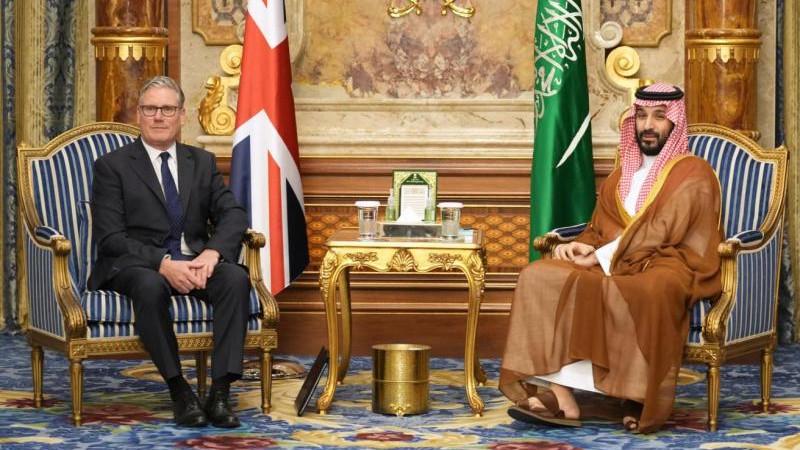 Стармер обсудил с саудовским кронпринцем активизацию оборонного сотрудничества