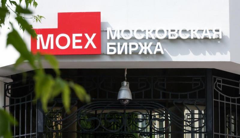 Российский рынок акций снижается на открытии основных торгов