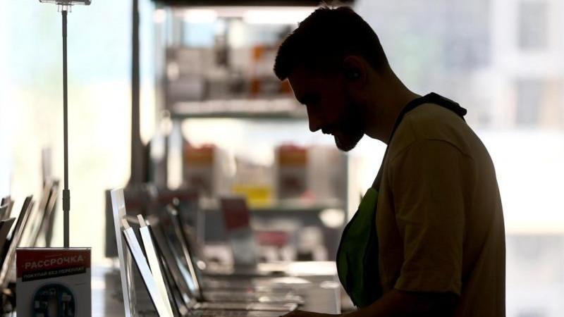 В ноябре жителей России ждет сокращенная рабочая неделя