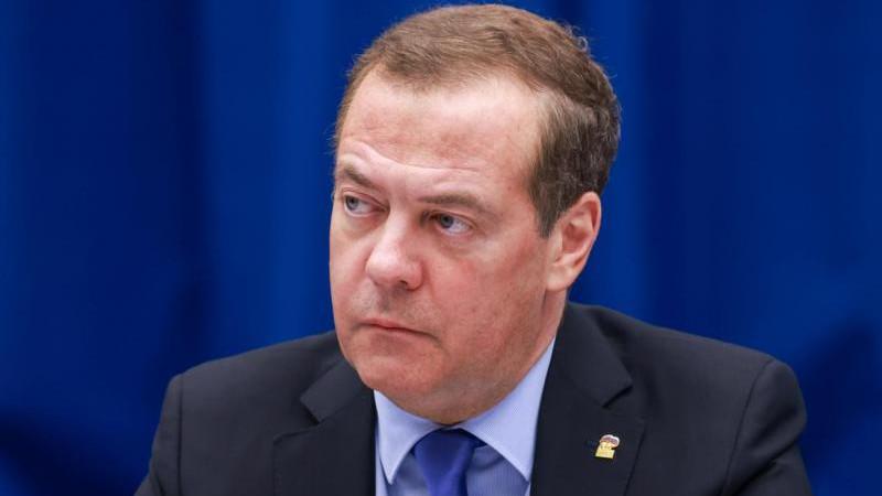 Медведев: Россия желает завершить конфликт быстрее, но на своих условиях