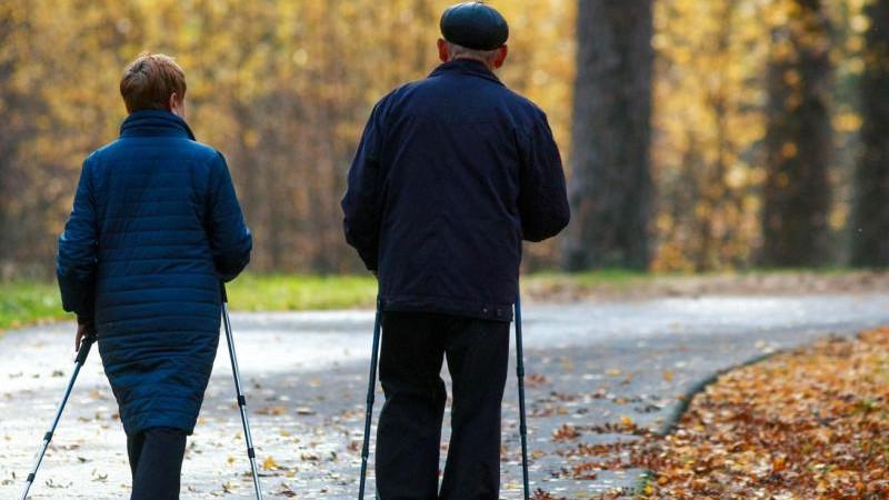 Четверть опрошенных россиян полагают, что старость приходит после 70 лет