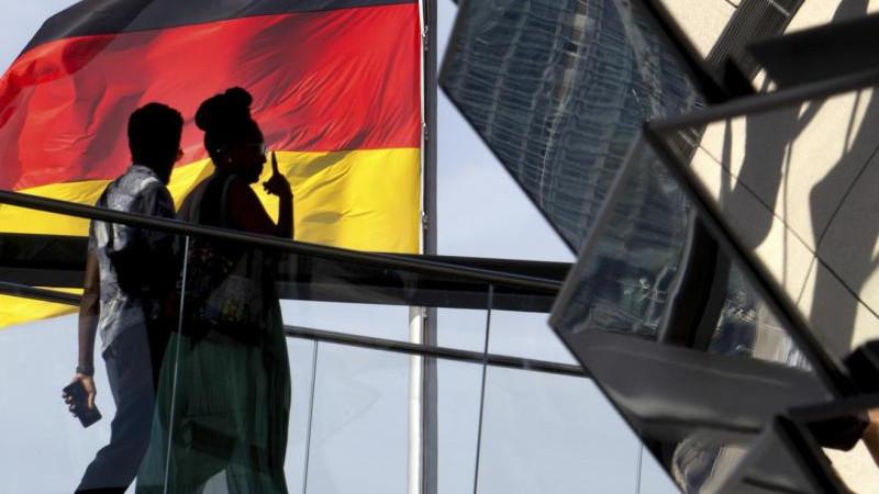 "Известия": Германия не будет запрещать выдачу виз гражданам РФ