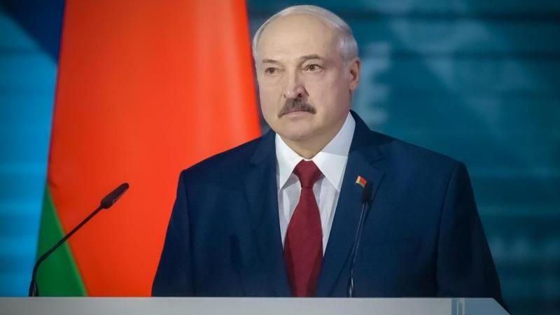 Зюганов передал Лукашенко нагрудный знак Ленинской премии ЦК КПРФ