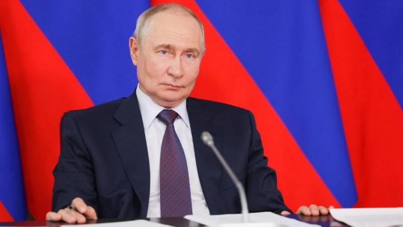 Путин призвал восстановить работу общественного транспорта в Донбассе и Новороссии